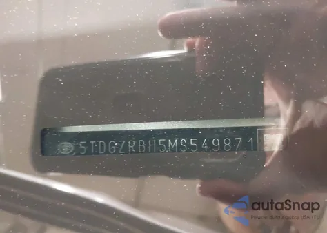 2021 Toyota Highlander Xle z USA, uszkodzony, nr VIN 5TDGZRBH5MS549871